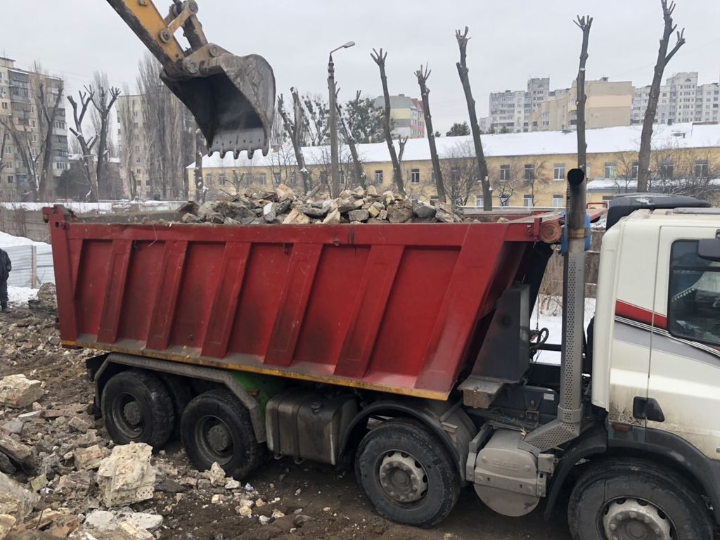 Вывоз мусора Камазом в Перми в октябре