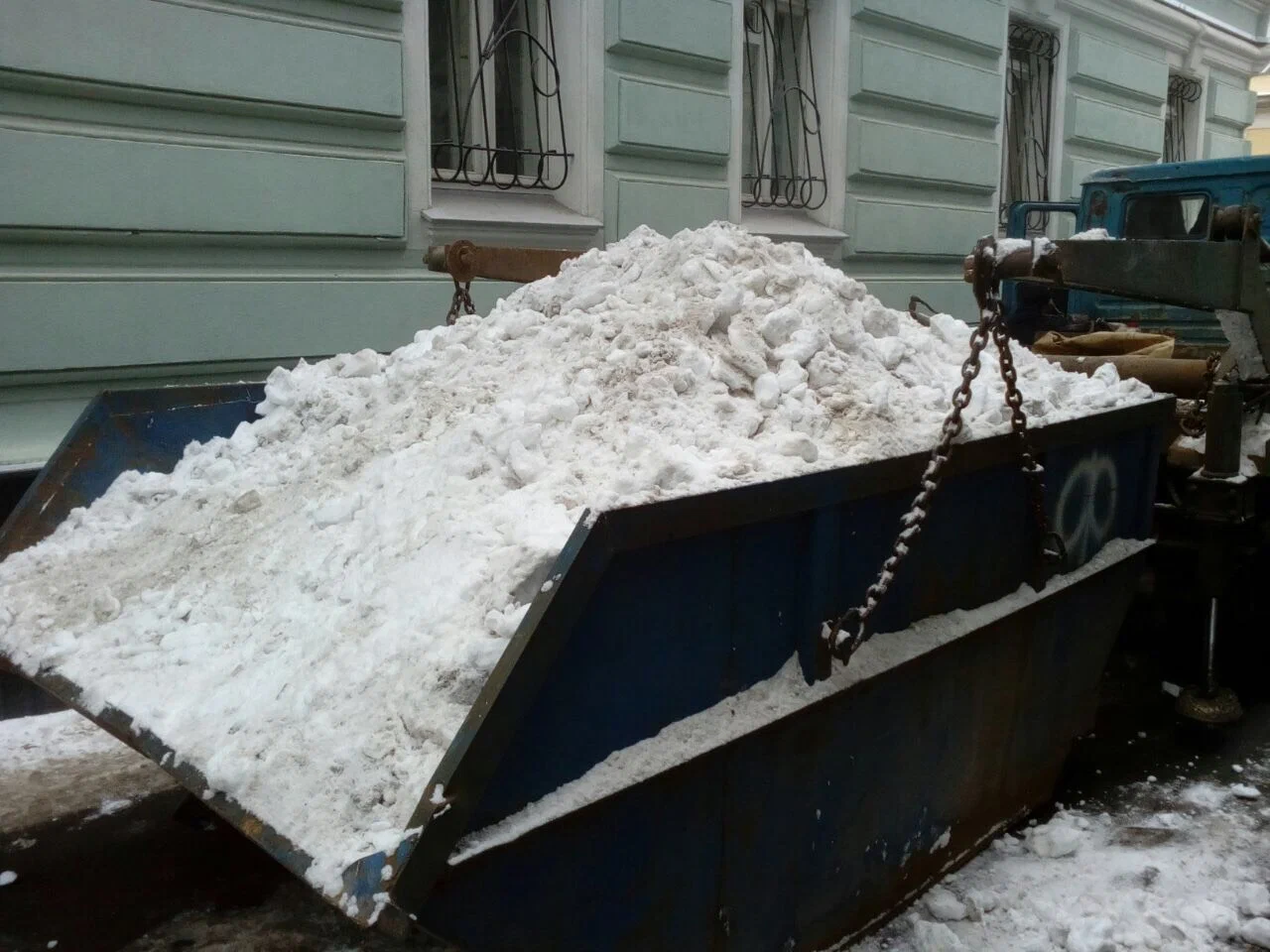 Вывоз снега контейнерами в Перми в октябре
